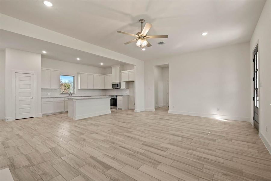 Spacious, unfurnished interior of a new home in Saddleback Estates, Boyd (Image 30).