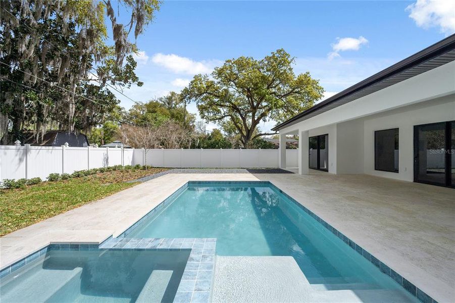 Exterior details and patio area of a home in College Park, Orlando (Image 34).