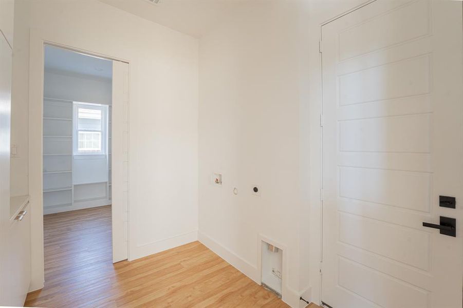 Spacious, unfurnished interior of a new home in , Dallas (Image 13).