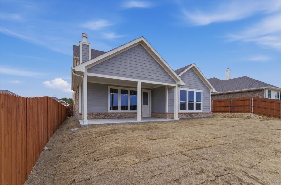 Exterior details and patio area of a home in Waterford Park, Weatherford (Image 21).