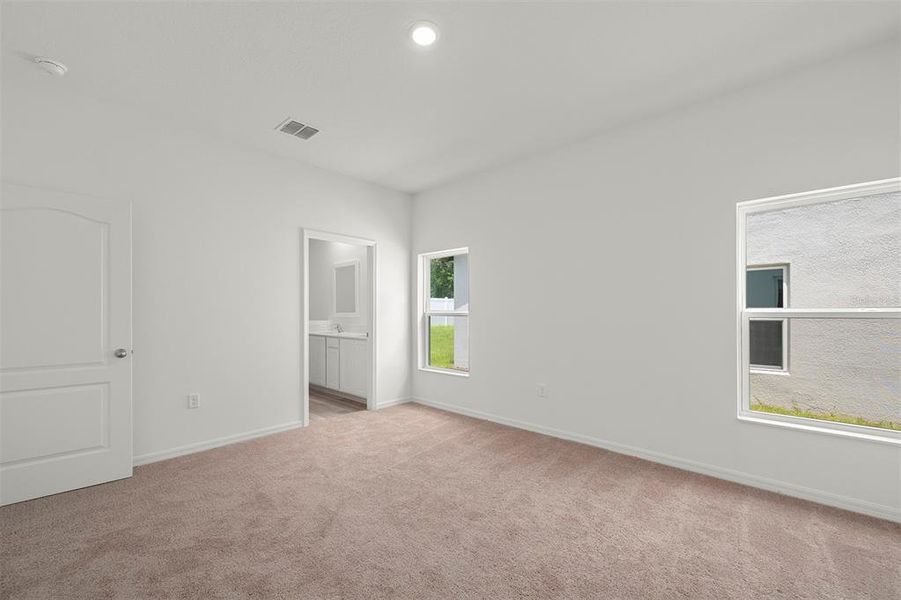 Spacious, unfurnished interior of a new home in Tula Parc, Astatula (Image 15).