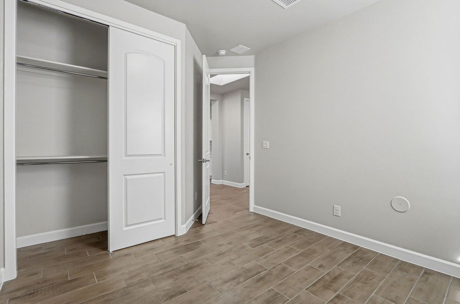 Spacious, unfurnished interior of a new home in Paseo Del Este, El Paso (Image 26).