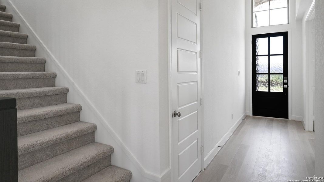 Spacious, unfurnished interior of a new home in Homestead 55', Schertz (Image 11).