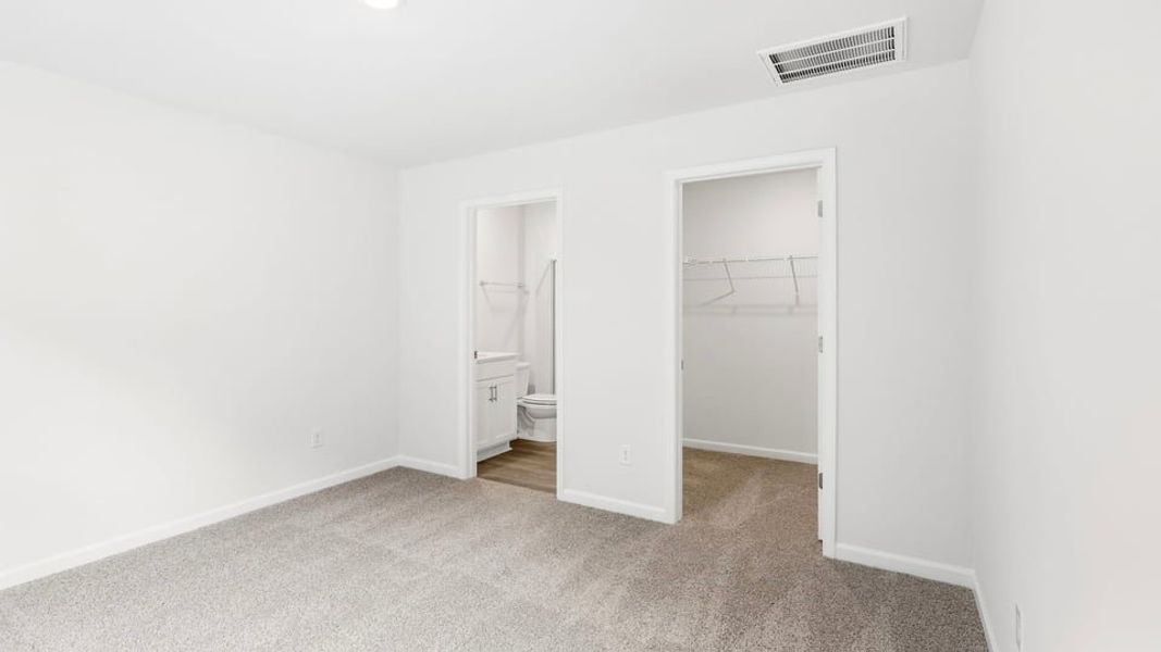 Spacious, unfurnished interior of a new home in Durbin Meadows, Fountain Inn (Image 27).