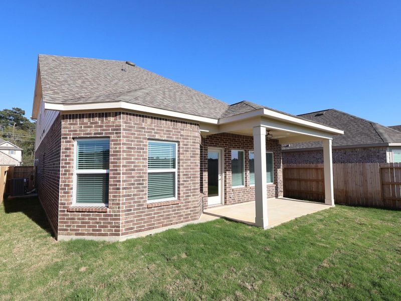 Exterior details and patio area of a home in Sorella, Tomball (Image 24).