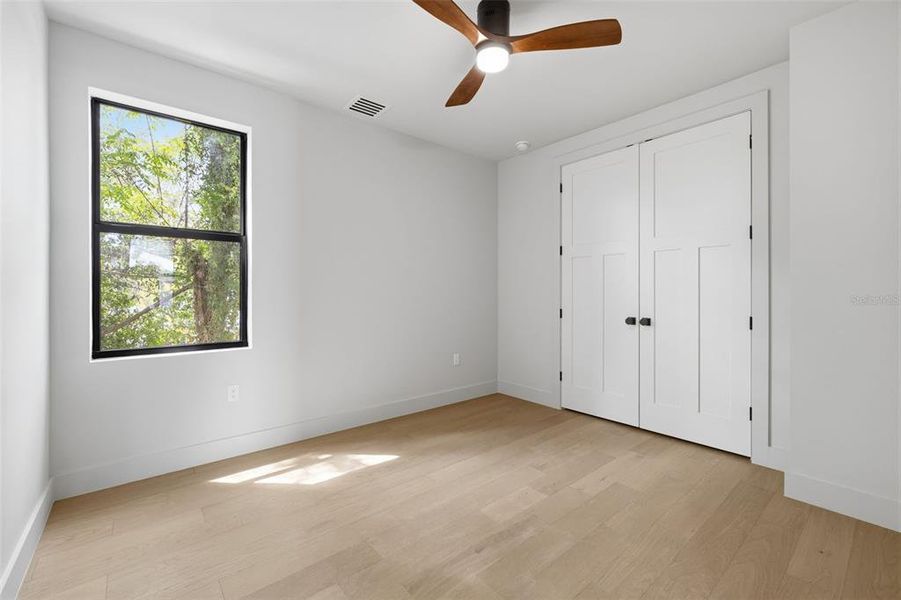 Spacious, unfurnished interior of a new home in , Tampa (Image 21).