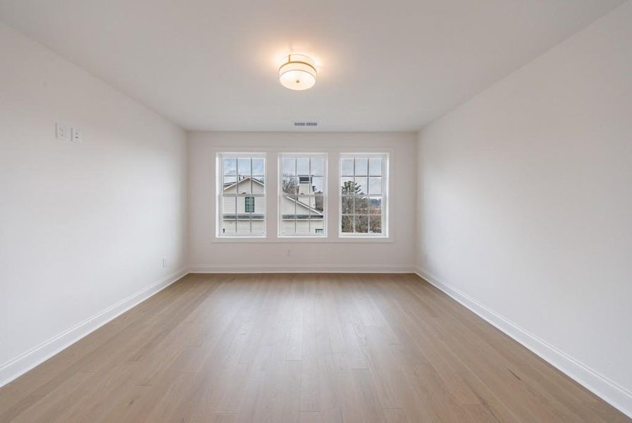 Spacious, unfurnished interior of a new home in , Alpharetta (Image 24).