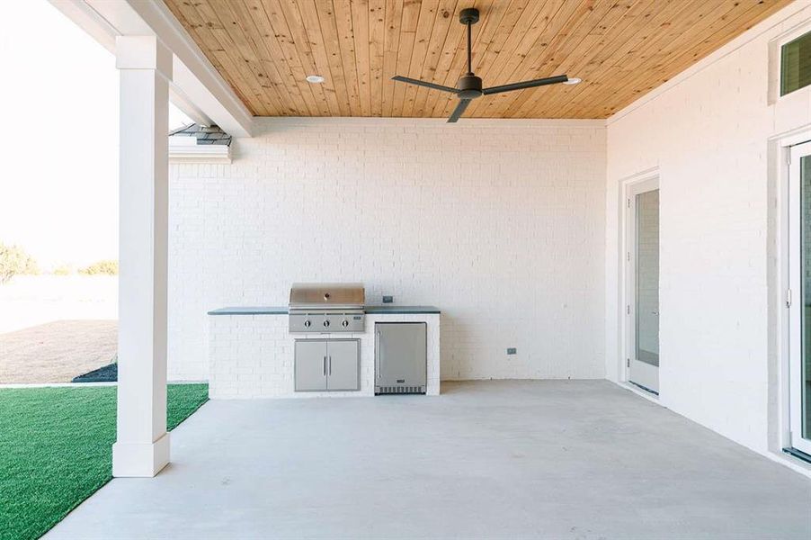 Exterior details and patio area of a home in , Aledo (Image 3).