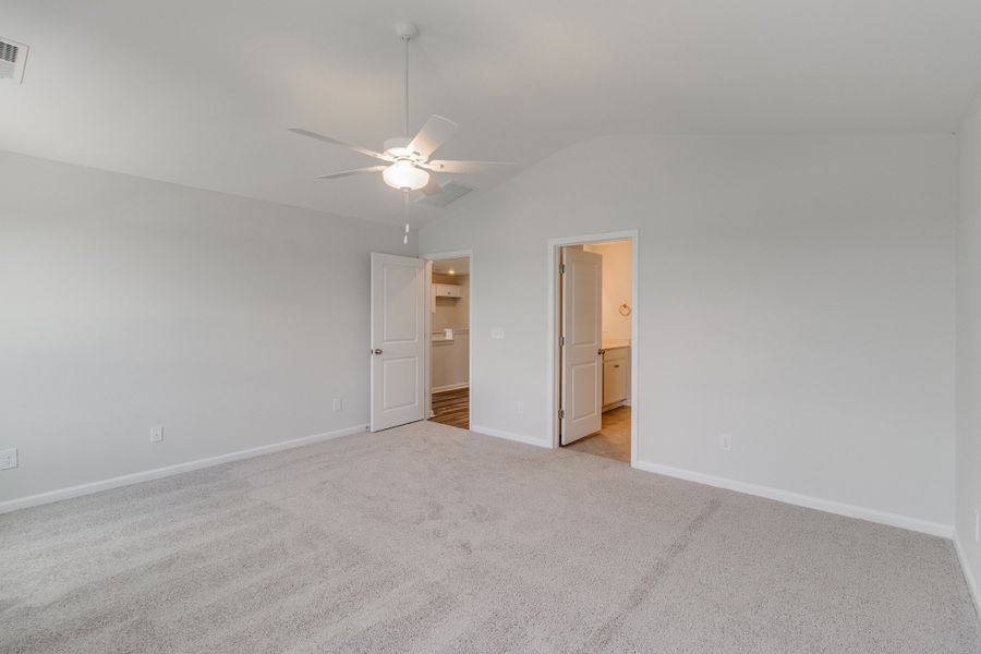 Spacious, unfurnished interior of a new home in Ellington, Elgin (Image 28).