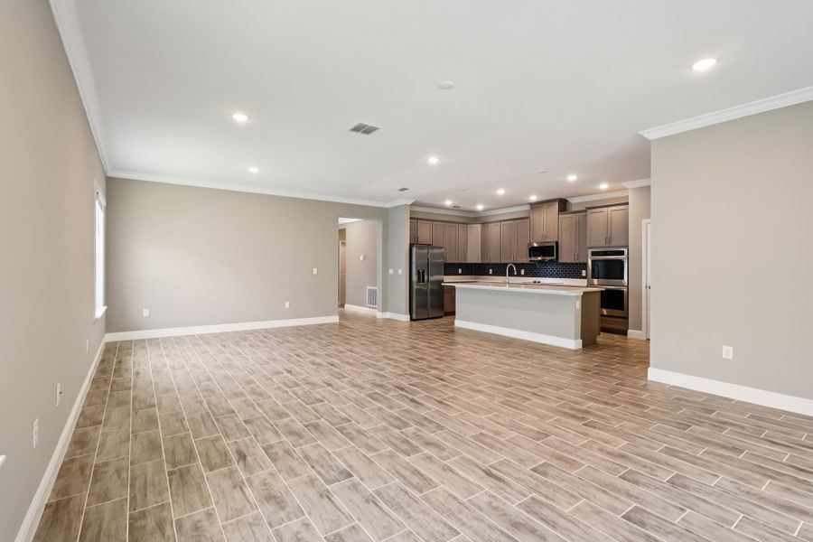 Spacious, unfurnished interior of a new home in Oakstone Farms, Leesburg (Image 19).