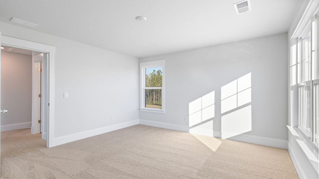 Spacious, unfurnished interior of a new home in Sherwood Manor, Atlanta (Image 16).
