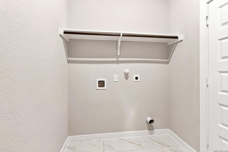 Spacious, unfurnished interior of a new home in Cordova Crossing, Seguin (Image 21).