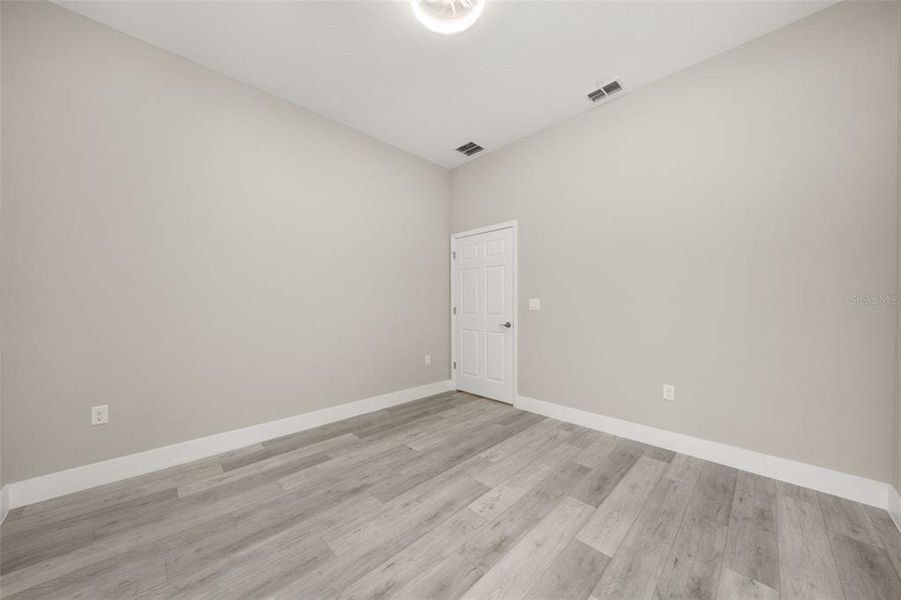 Spacious, unfurnished interior of a new home in , Sebring (Image 33).