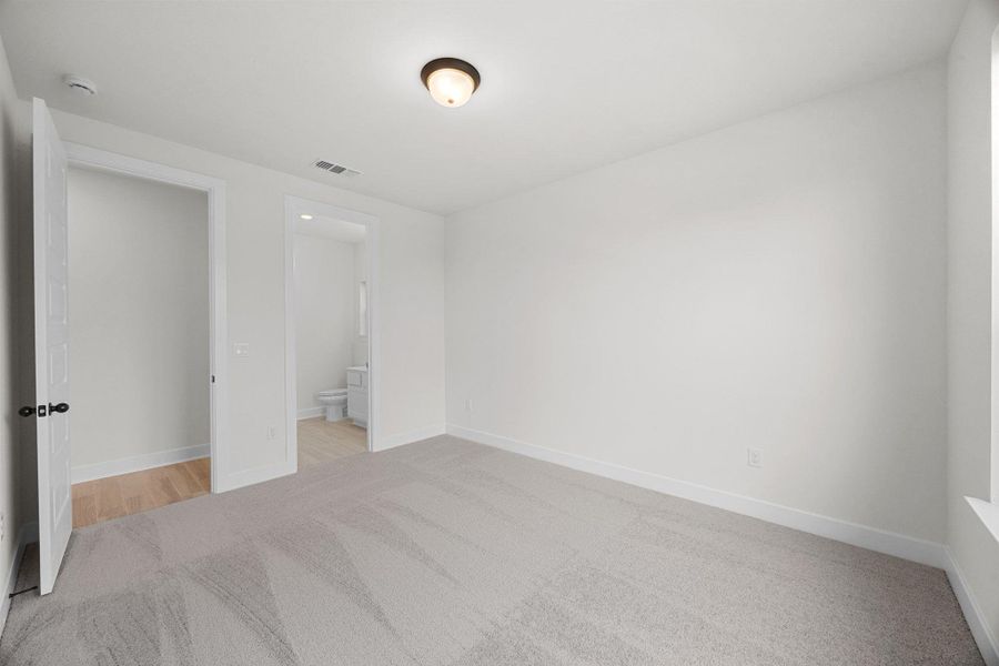 Spacious, unfurnished interior of a new home in Santa Rita Ranch, Liberty Hill (Image 15).