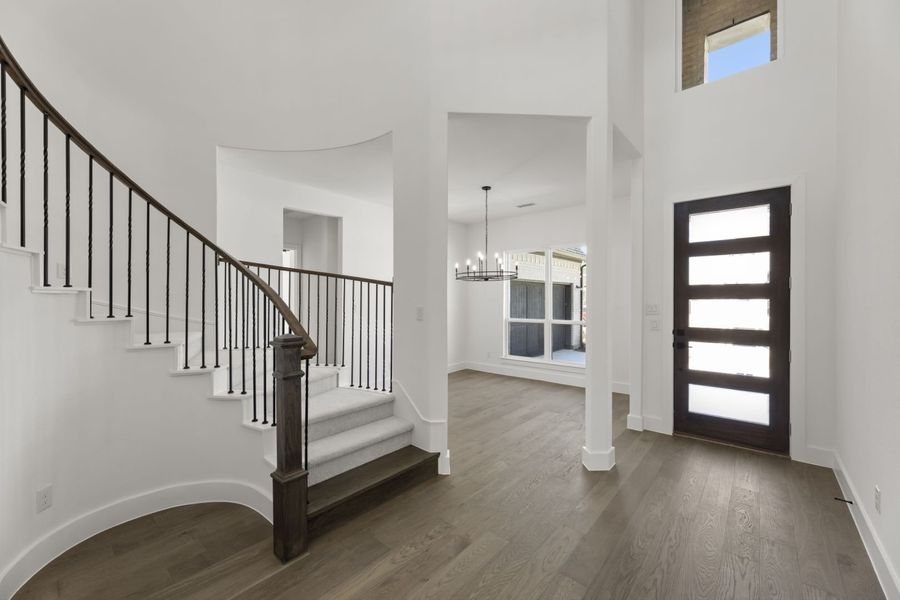 Spacious, unfurnished interior of a new home in Estates at Rockhill, Frisco (Image 15).