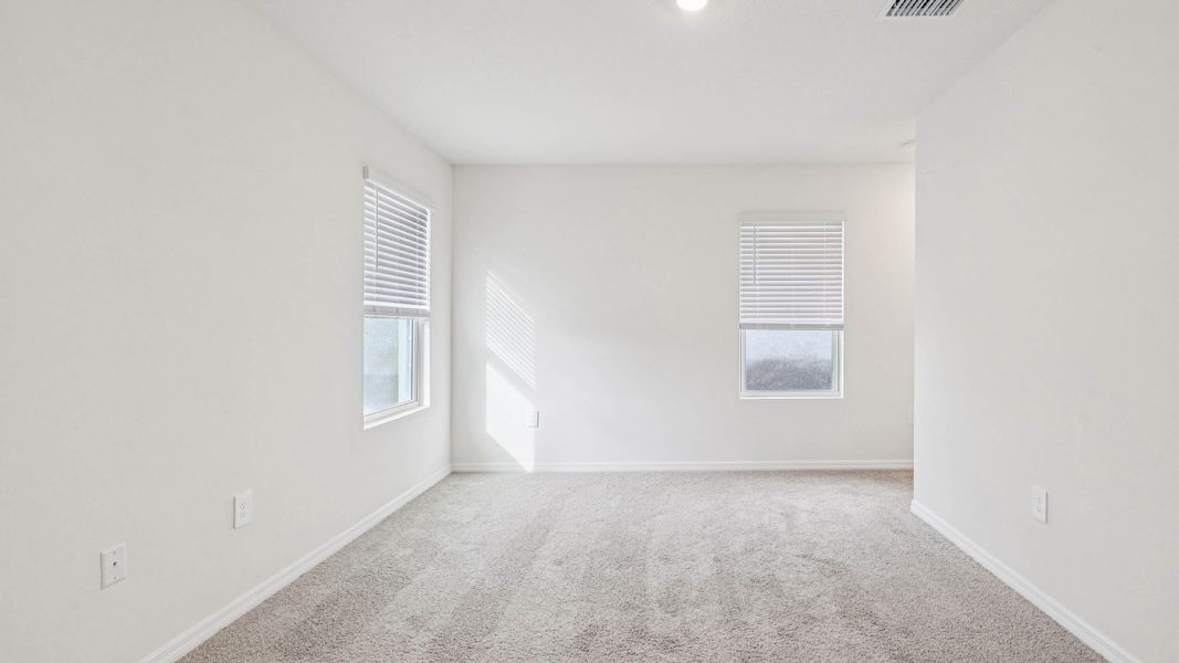 Representative unfurnished interior of a home built from the Darwin by D.R. Horton in Ocala Crossings South, Ocala (Image 29).