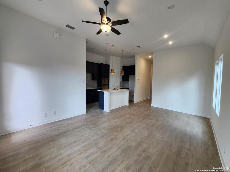 Spacious, unfurnished interior of a new home in Arcadia Ridge, San Antonio (Image 20).