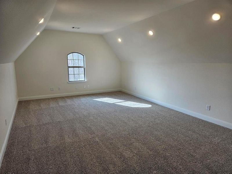 Spacious, unfurnished interior of a new home in Corner Stone Ranch, Howe (Image 22).