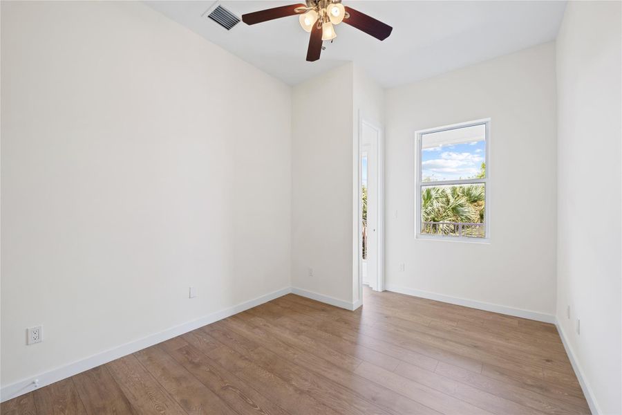 Spacious, unfurnished interior of a new home in , Fort Lauderdale (Image 14).