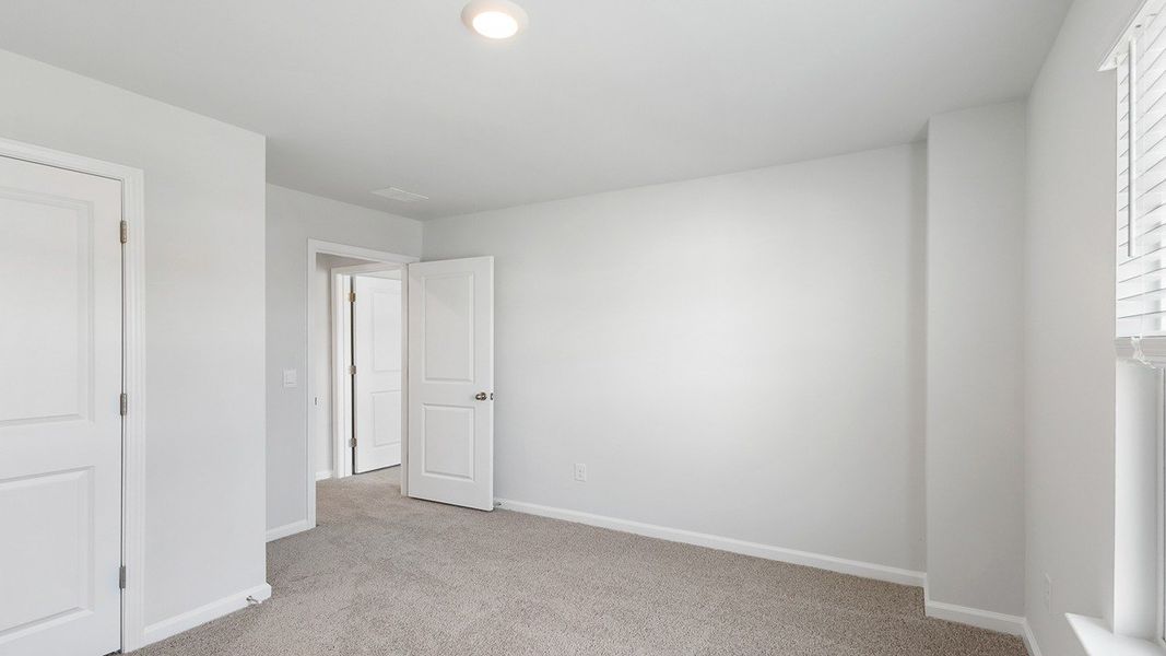 Spacious, unfurnished interior of a new home in Carolina Groves Townhomes, Moncks Corner (Image 16).