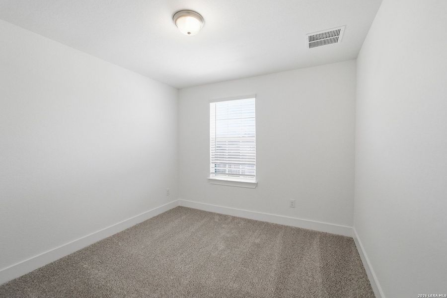 Spacious, unfurnished interior of a new home in Laurel Vistas, San Antonio (Image 15).