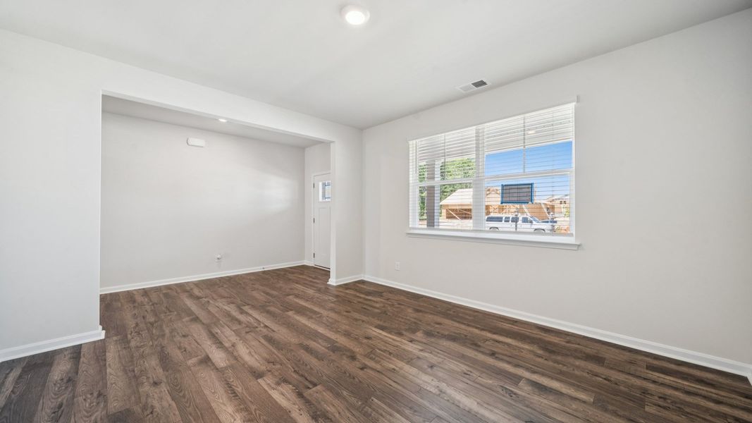 Spacious, unfurnished interior of a new home in Tooley Harbor, Elizabeth City (Image 15).