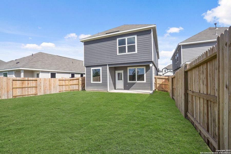 Exterior details and patio area of a home in Timber Creek, San Antonio (Image 4).