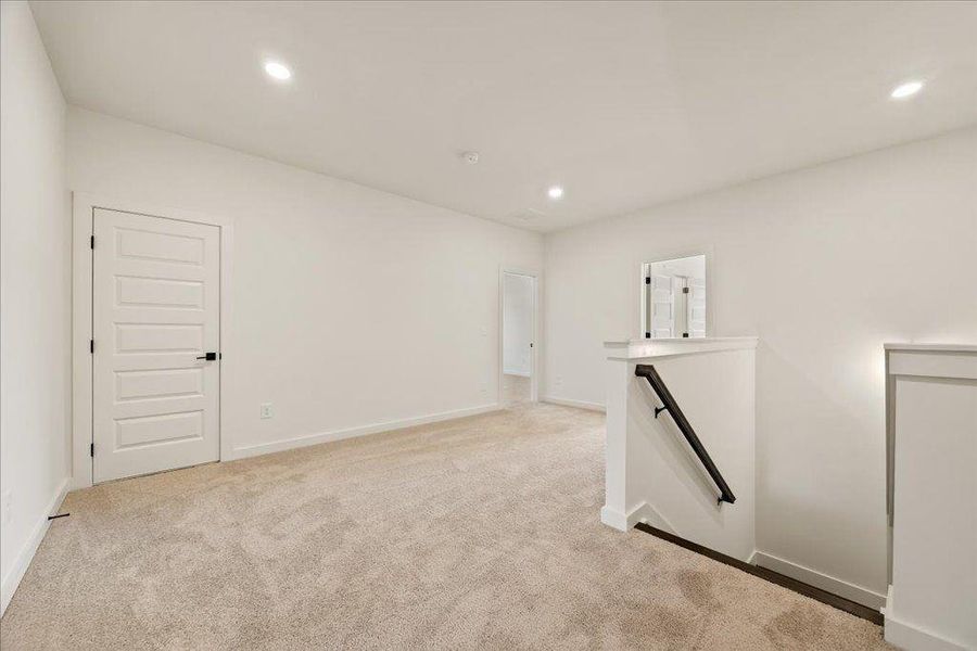 Spacious, unfurnished interior of a new home in Brooks Pond, Cumming (Image 27).
