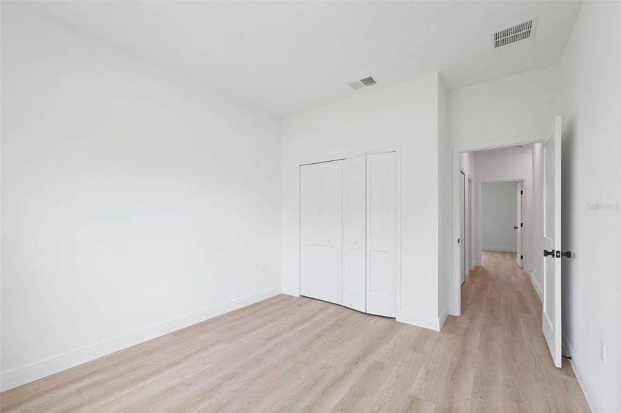 Spacious, unfurnished interior of a new home in , Ocala (Image 21).