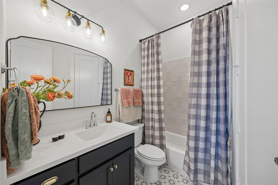 Furnished interior view inside a new home in , Rockwall (Image 33).