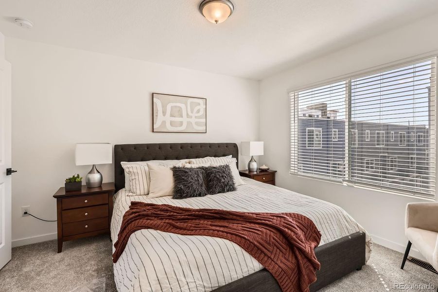 Furnished interior view inside a new home in Argenta, Aurora (Image 9).