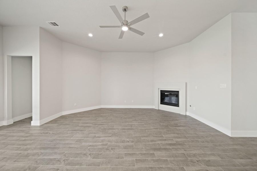 Spacious, unfurnished interior of a new home in Beacon Hill, Waller (Image 28). Spacious, unfurnished interior of a new home in Beacon Hill, Waller (Image 28).