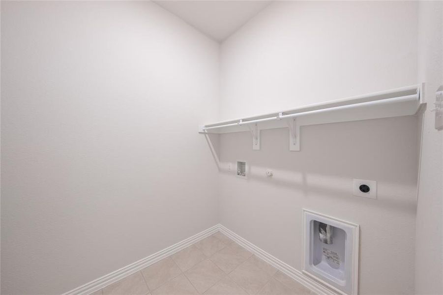 Spacious, unfurnished interior of a new home in Lake Pointe: Lake Pointe at Paloma Creek, Little Elm (Image 29).