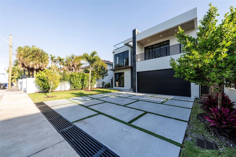 Front exterior of a new home in , Fort Lauderdale, FL, highlighting curb appeal (Image 18).