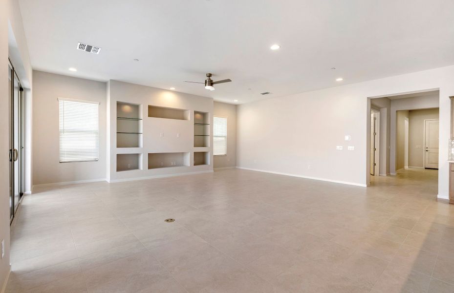 Spacious, unfurnished interior of a new home in Vistoso Canyon Estates, Oro Valley (Image 22).