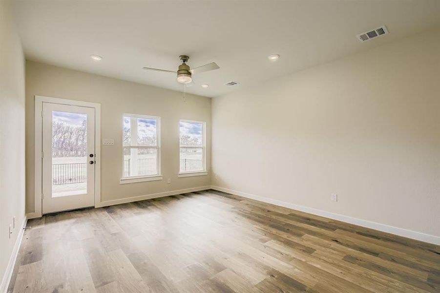 Spacious, unfurnished interior of a new home in Ambergrove, Royse City (Image 28).