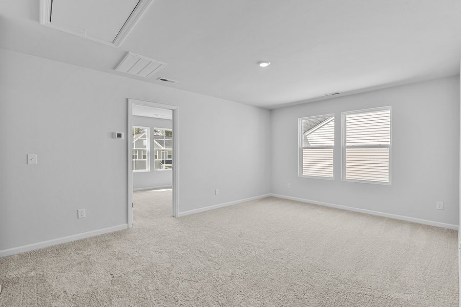 Spacious, unfurnished interior of a new home in Hanes Lake, Winston-Salem (Image 30).