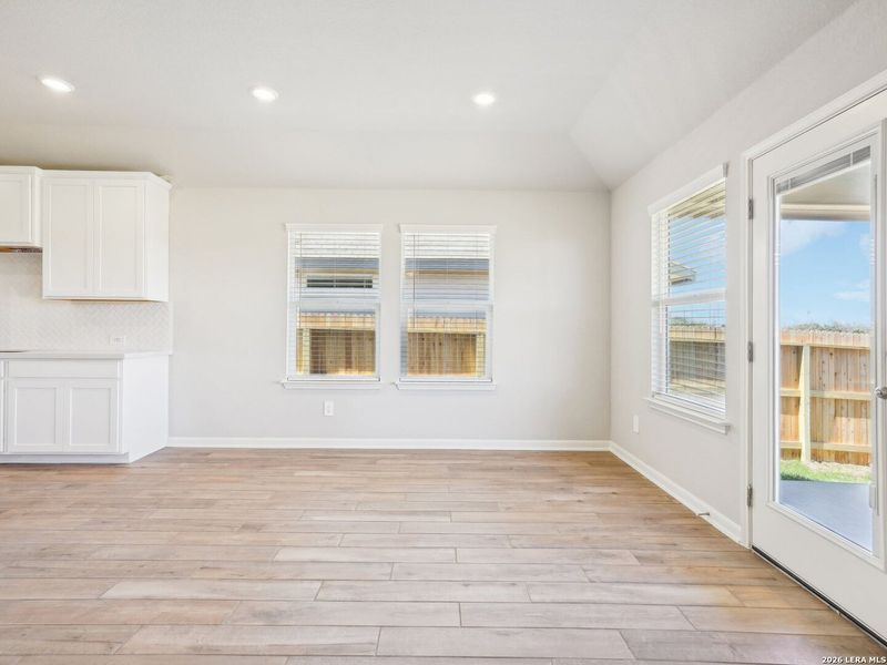 Spacious, unfurnished interior of a new home in , Marion (Image 5).