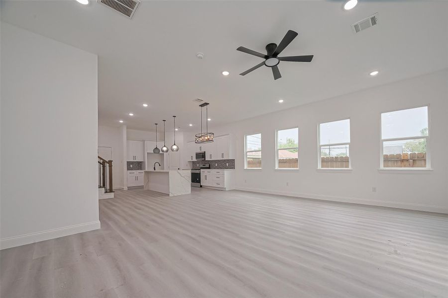 Image 19 of a home in . Image 19 of a home in .