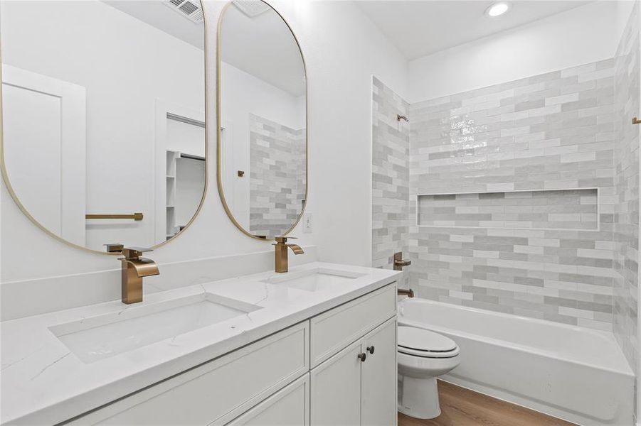 Furnished interior view inside a new home in , Dallas (Image 10).