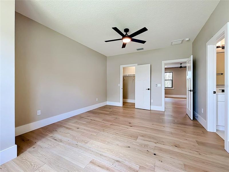 Spacious, unfurnished interior of a new home in , Howey-in-the-Hills (Image 31).