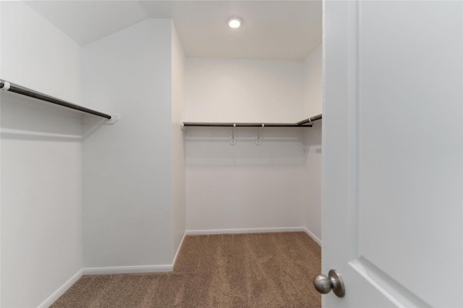 Spacious, unfurnished interior of a new home in Sunrise Cove, Texas City (Image 12).