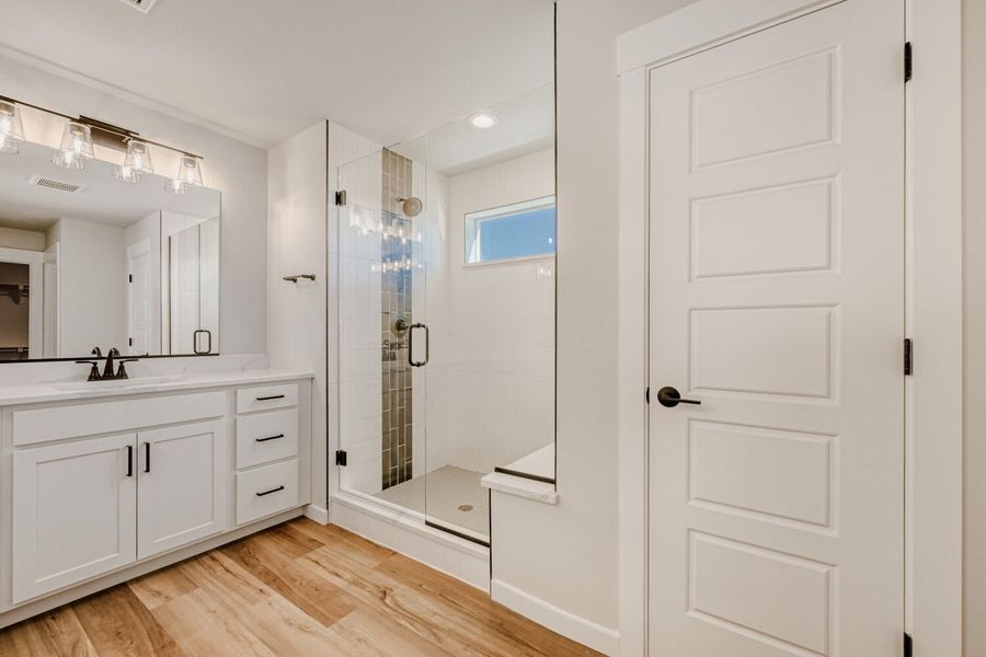 8541 Palo Alto - Full Bathroom