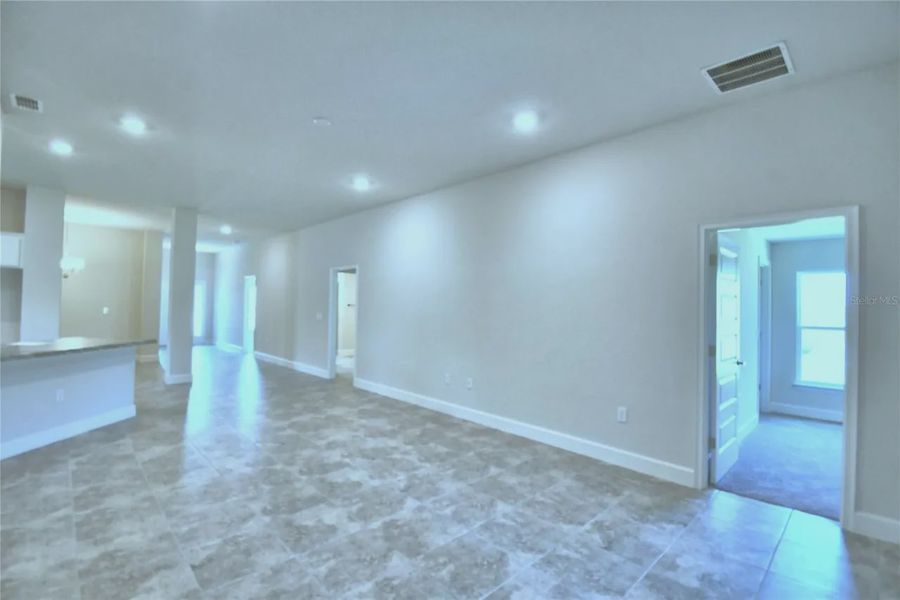 Spacious, unfurnished interior of a new home in Cadence Crossing, Auburndale (Image 20).