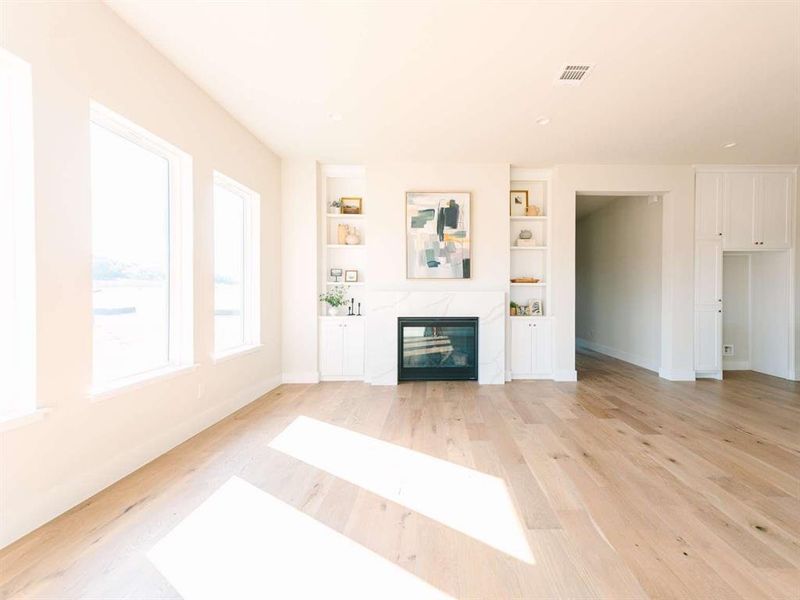 Spacious, unfurnished interior of a new home in , Aledo (Image 11).