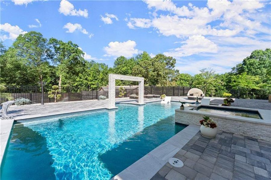 Community amenities in , Lawrenceville (Image 124).