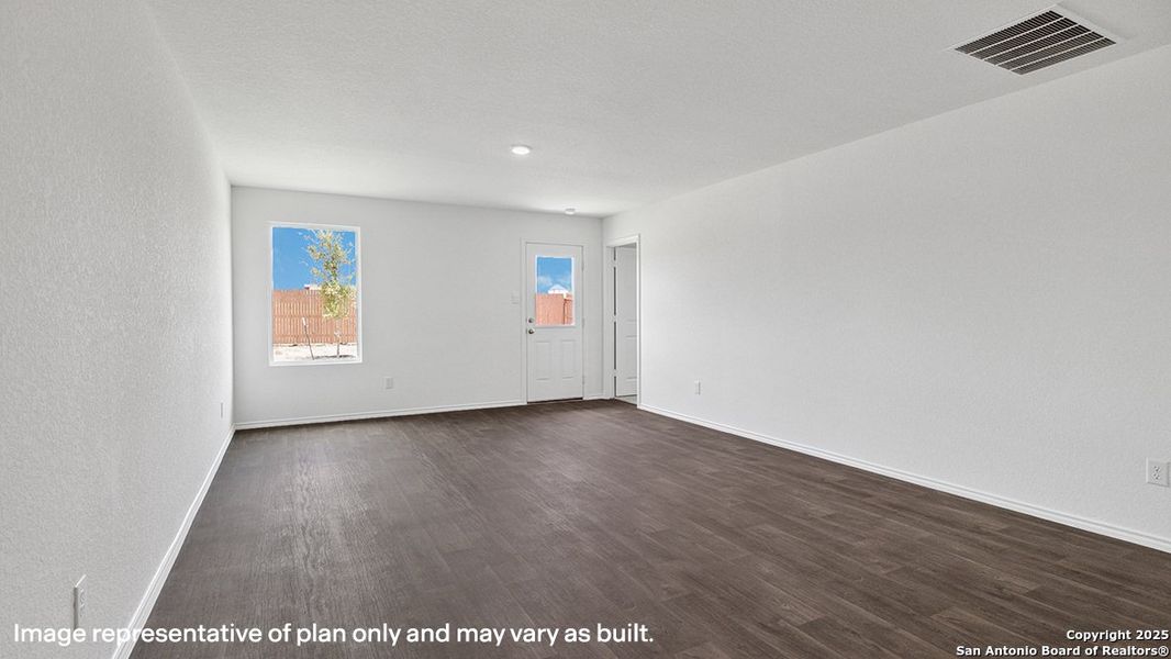 Spacious, unfurnished interior of a new home in Lucero, San Antonio (Image 15).