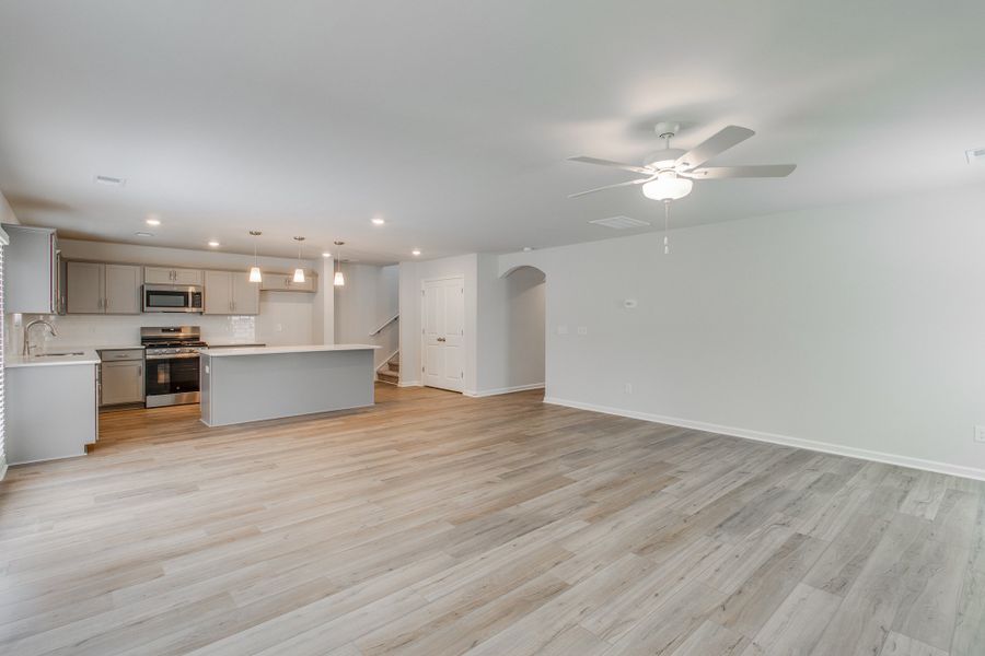 Spacious, unfurnished interior of a new home in Bluefield, Lexington (Image 25).