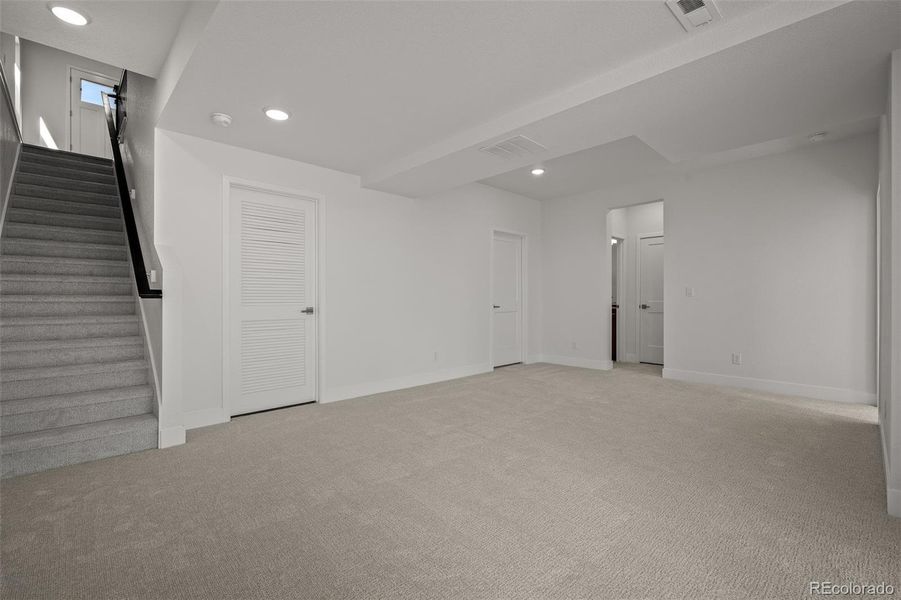 Spacious, unfurnished interior of a new home in Trailside at Cottonwood Creek, Colorado Springs (Image 22).