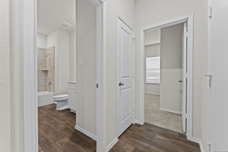 Spacious, unfurnished interior of a new home in Laurel Vistas, San Antonio (Image 26).